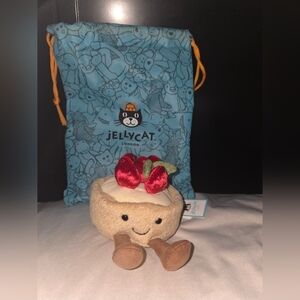 AUTHENTIC‼️Jellycat Fleurette tarte aux fraises PLUSH